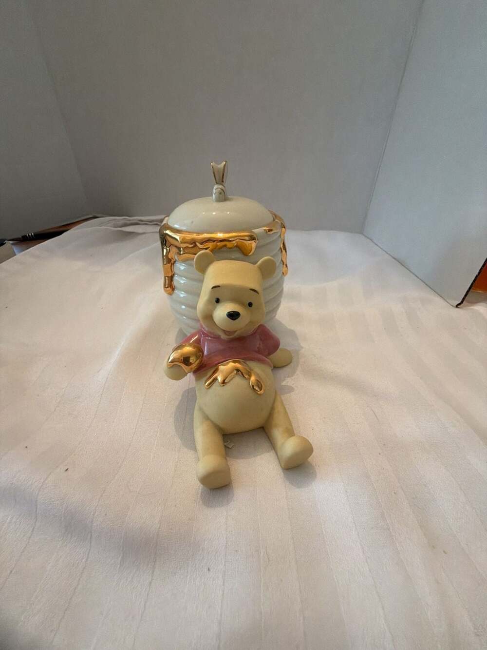Lenox Disney Pooh'S Smackeral Of Honey Jar Gold Trim